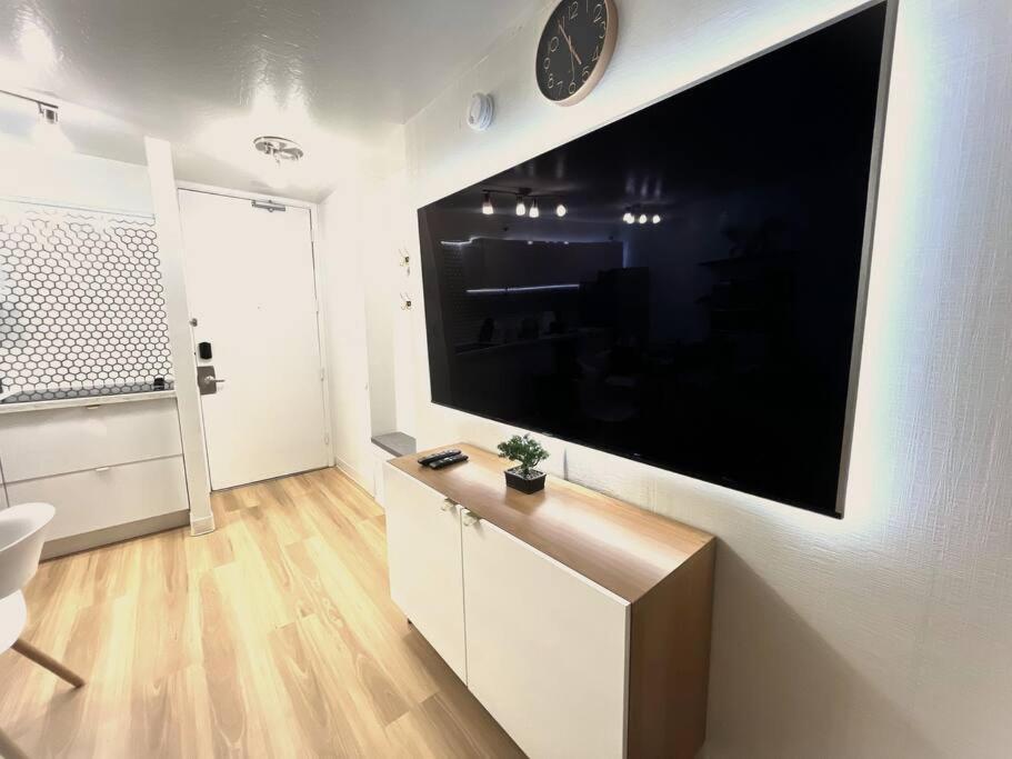 Huge Patio Washerdryer 1 Bedroom Banyan Free Parking 5 Min To Beach Honolulu Zewnętrze zdjęcie